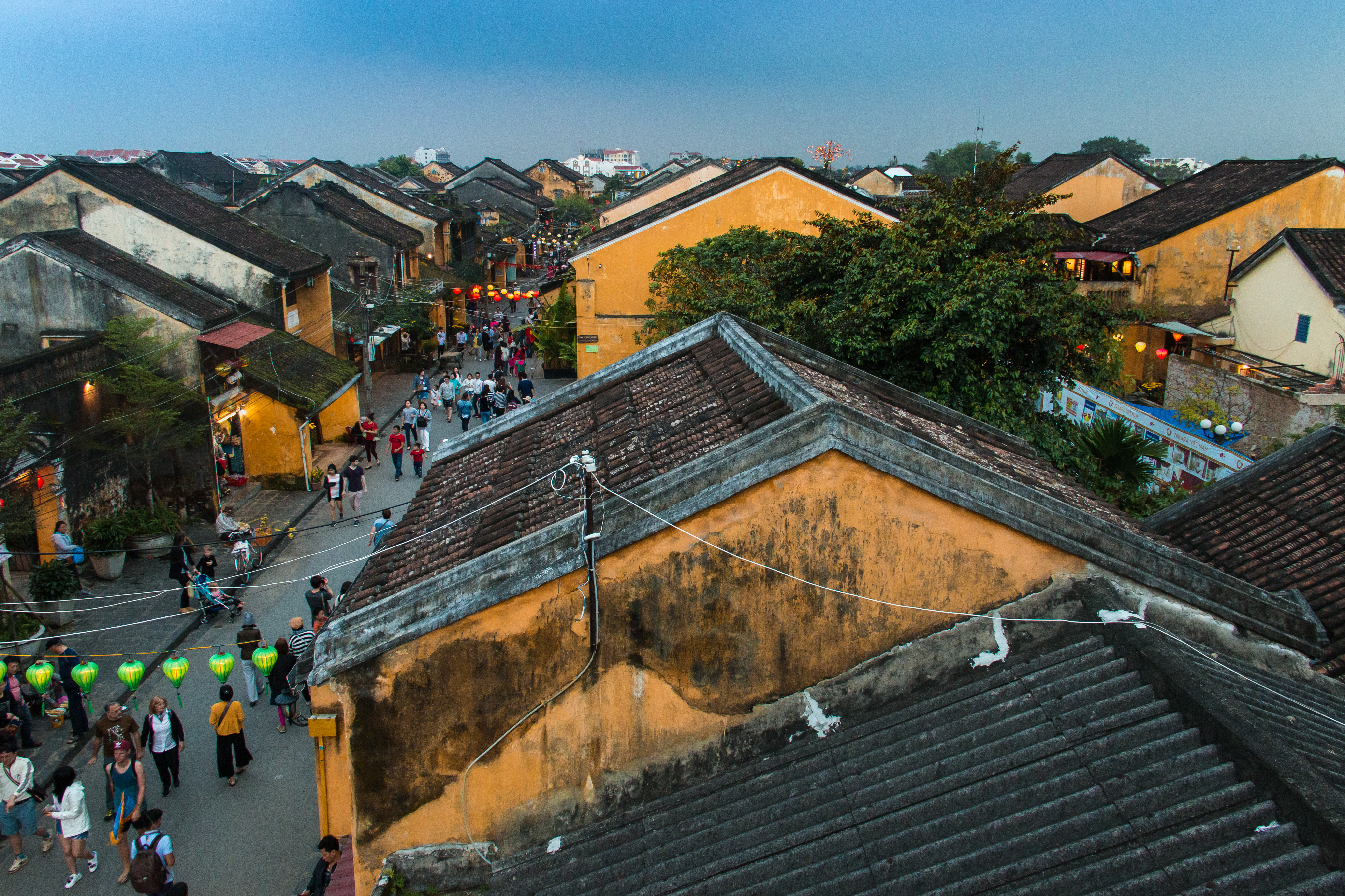 Yin and yang tiled roofs